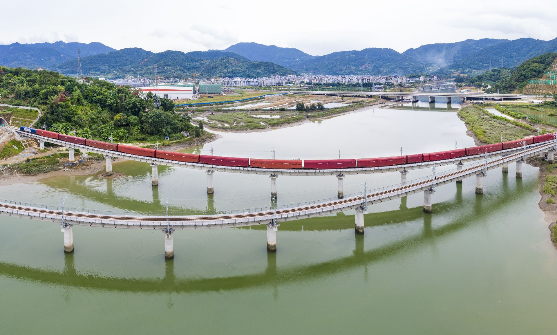 寧德汽車(chē)基地鐵路專用線正式通車(chē)運(yùn)營(yíng).jpg